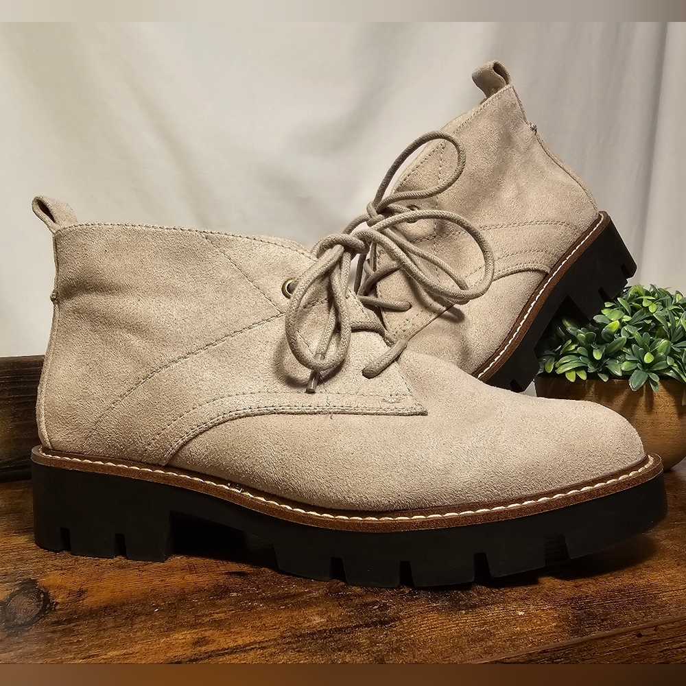 Womens White Mountain Taupe Suede Groovy Ankle Bootie Plush Lining Size 7 1/2
